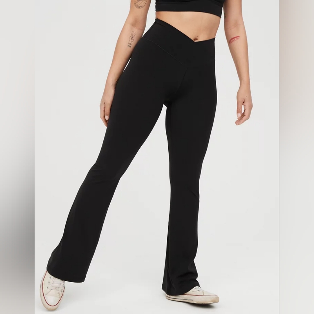 Aerie Offline Real Me High Waisted Crossover Flare Legging - True Black, M